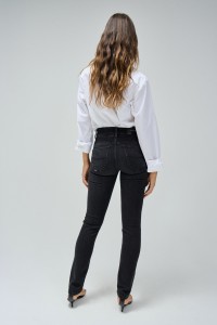 SECRET PUSH IN SLIM JEANS