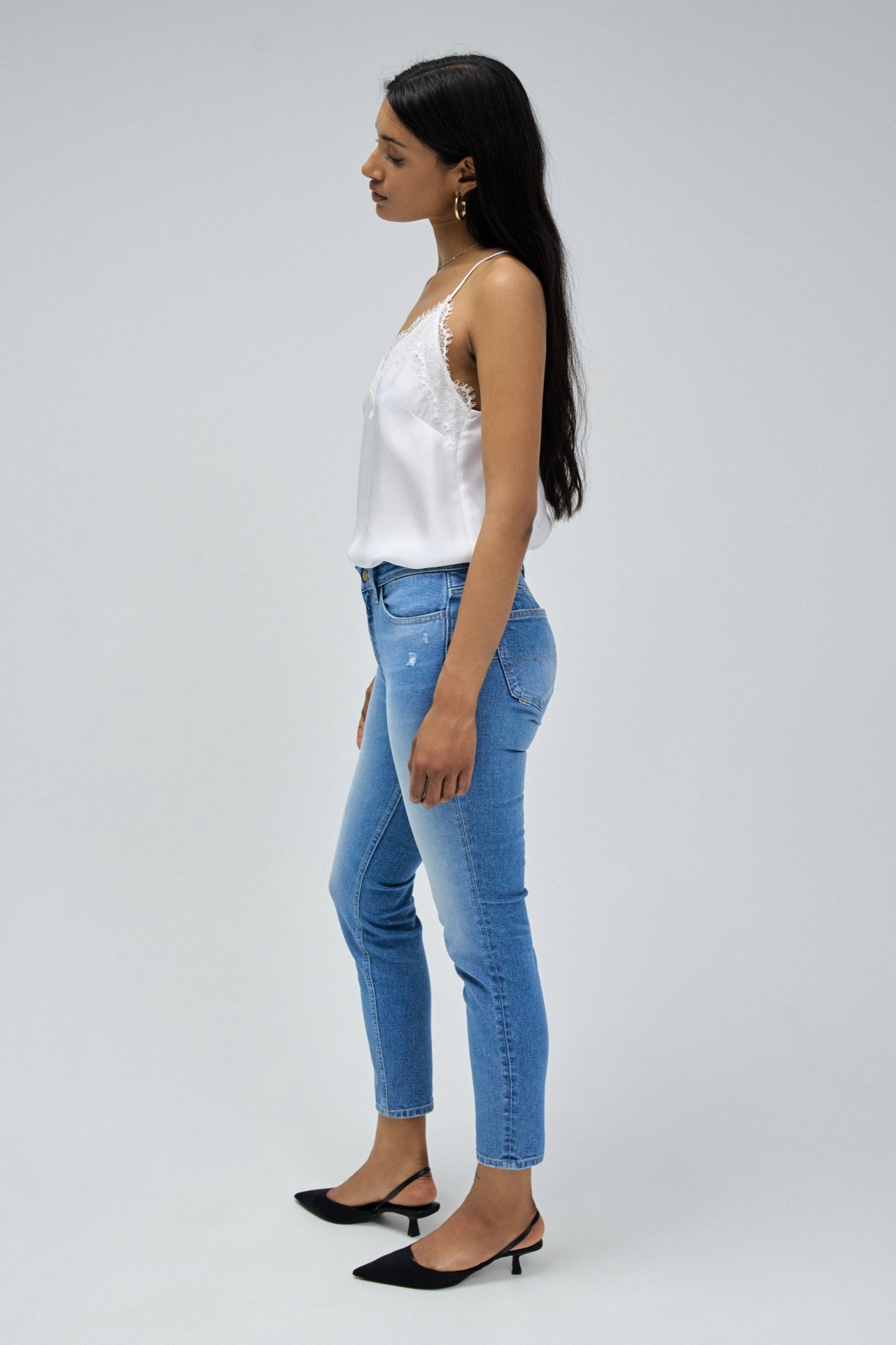 DESTINY PUSH UP CROPPED SKINNY WITH RIPS JEANS
