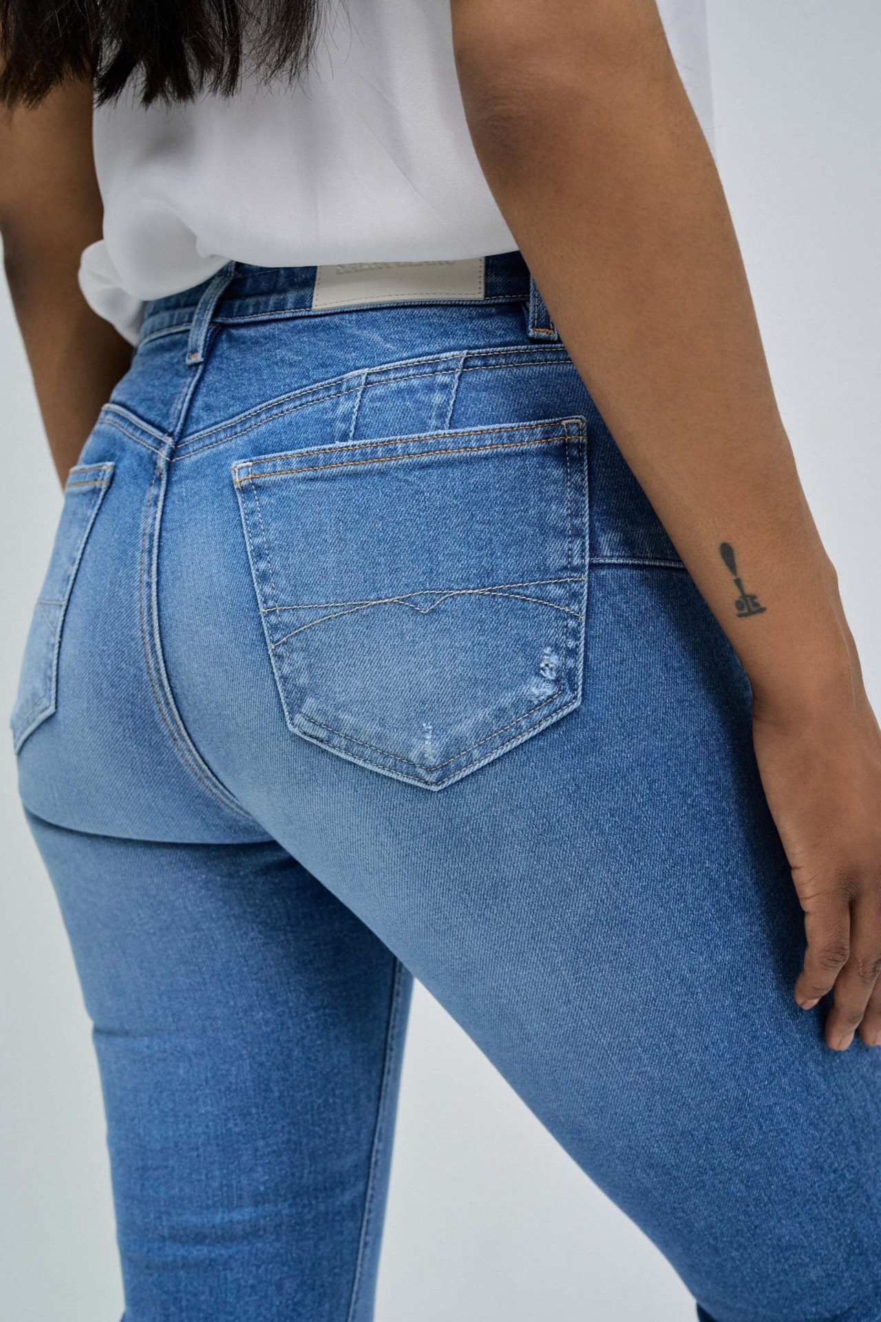 DESTINY PUSH UP CROPPED SKINNY WITH RIPS JEANS