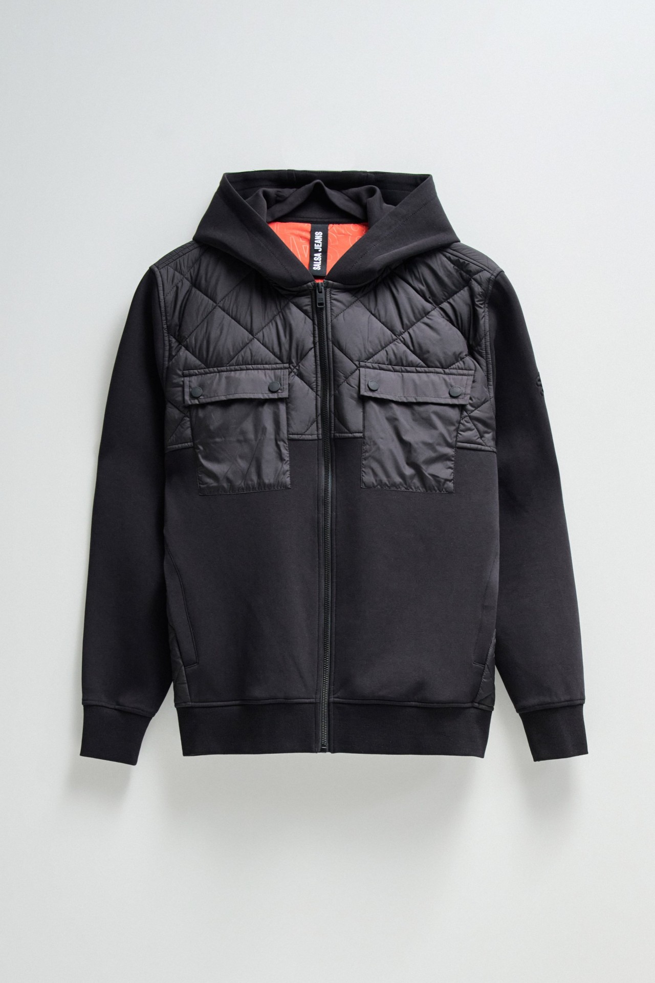 JACKET MIXES MATERIALS WITH ZIP