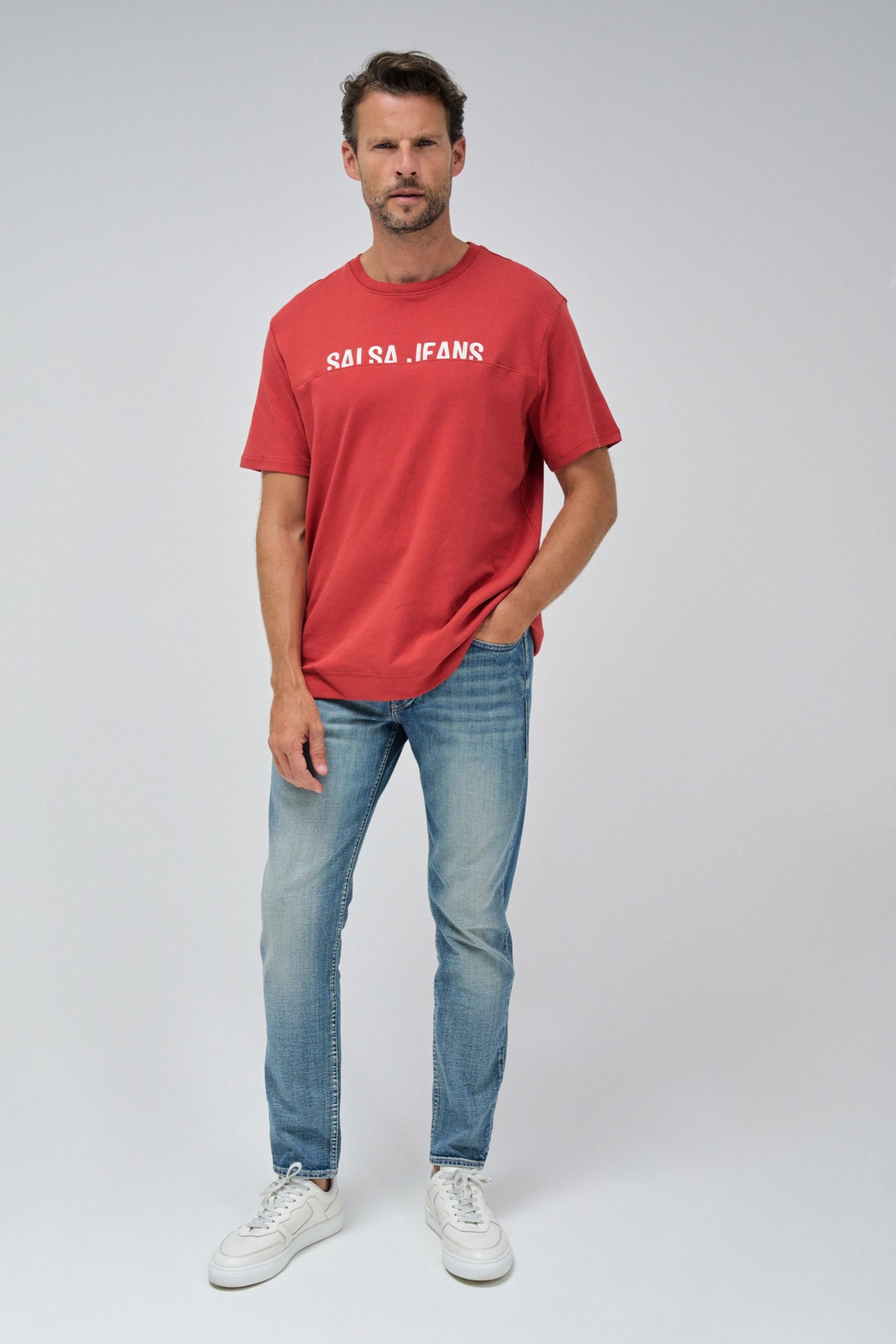 T-SHIRT WITH BRANDING