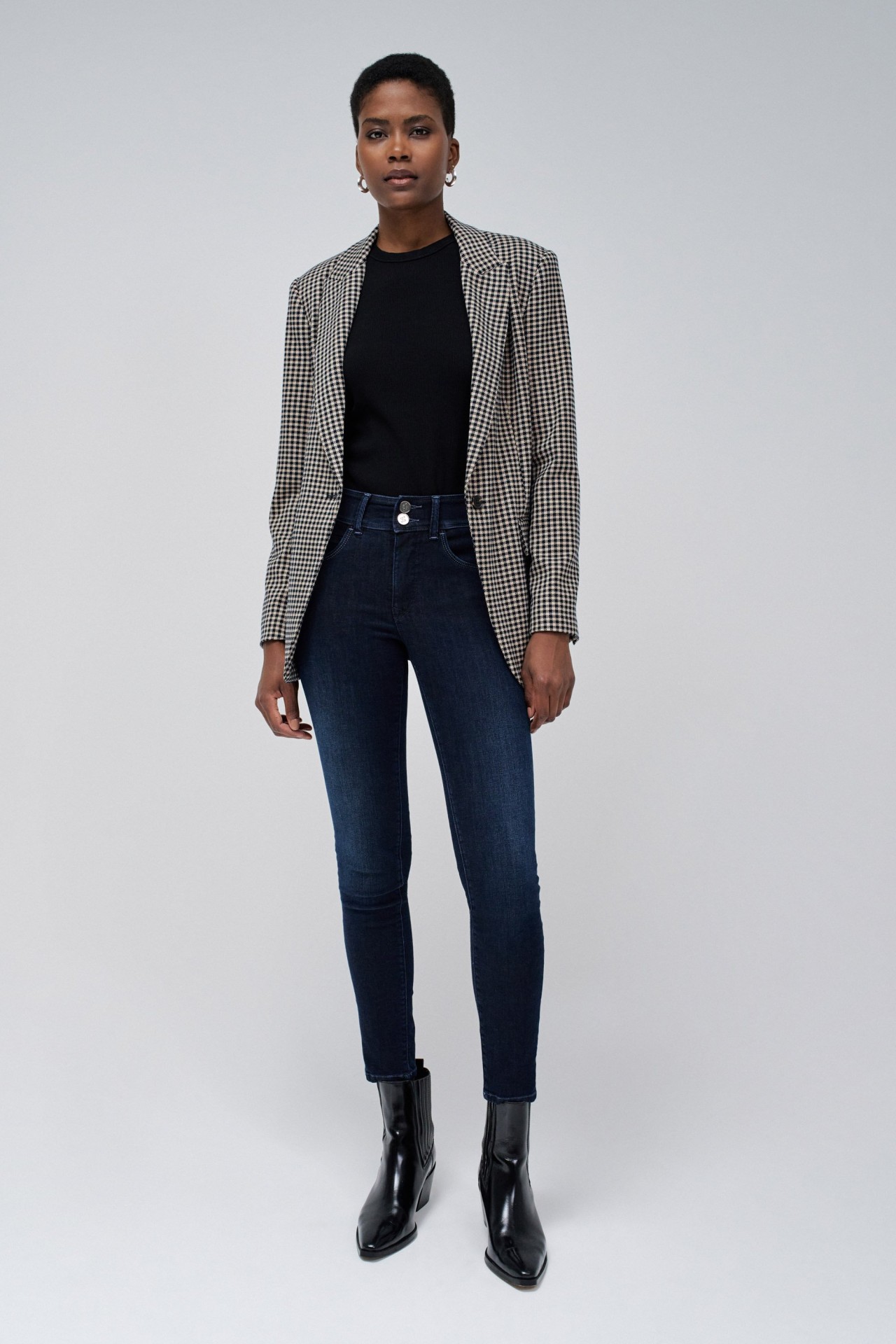 SECRET PUSH IN SKINNY JEANS