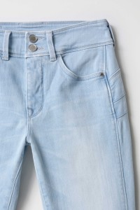 SECRET PUSH IN CROPPED SKINNY JEANS