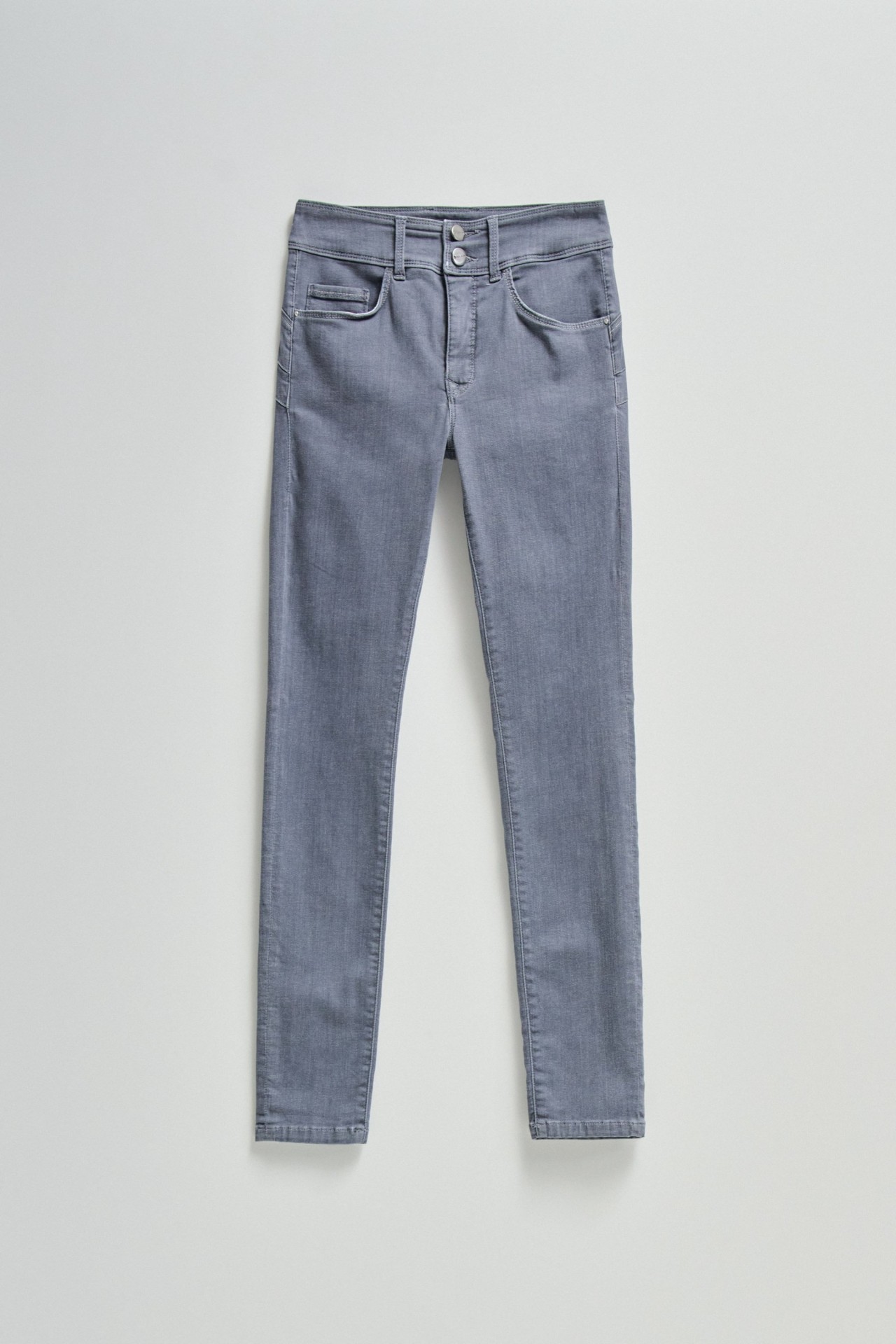 SECRET PUSH IN SKINNY JEANS