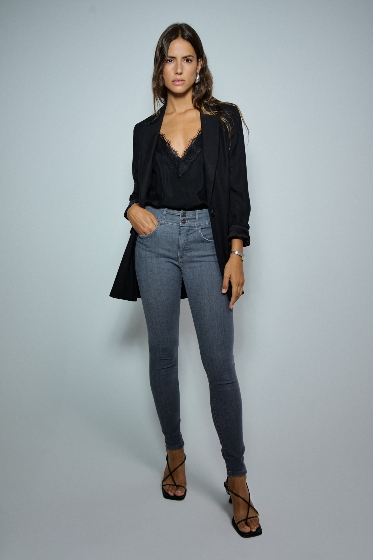 SECRET PUSH IN SKINNY JEANS