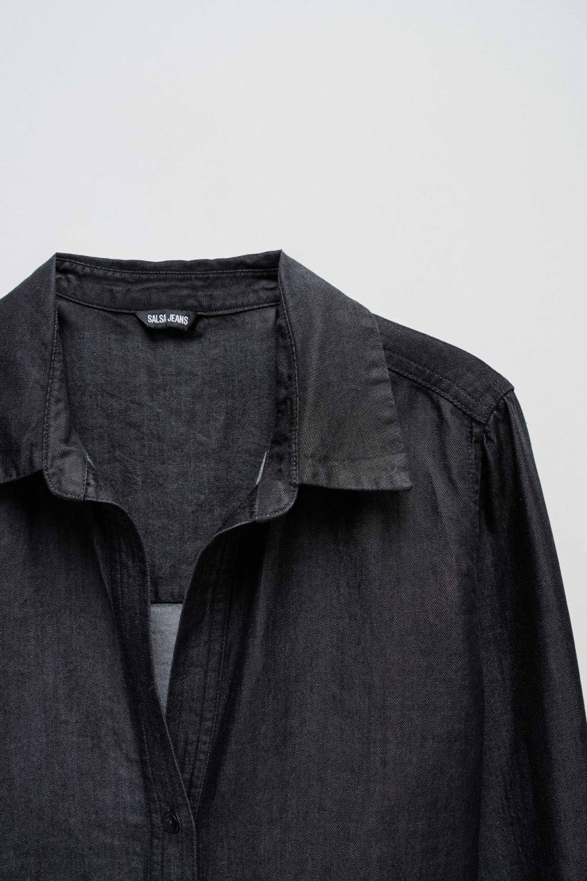 BLUSE AUS LIGHTDENIM MIT PAILLETTENVERZIERUNG