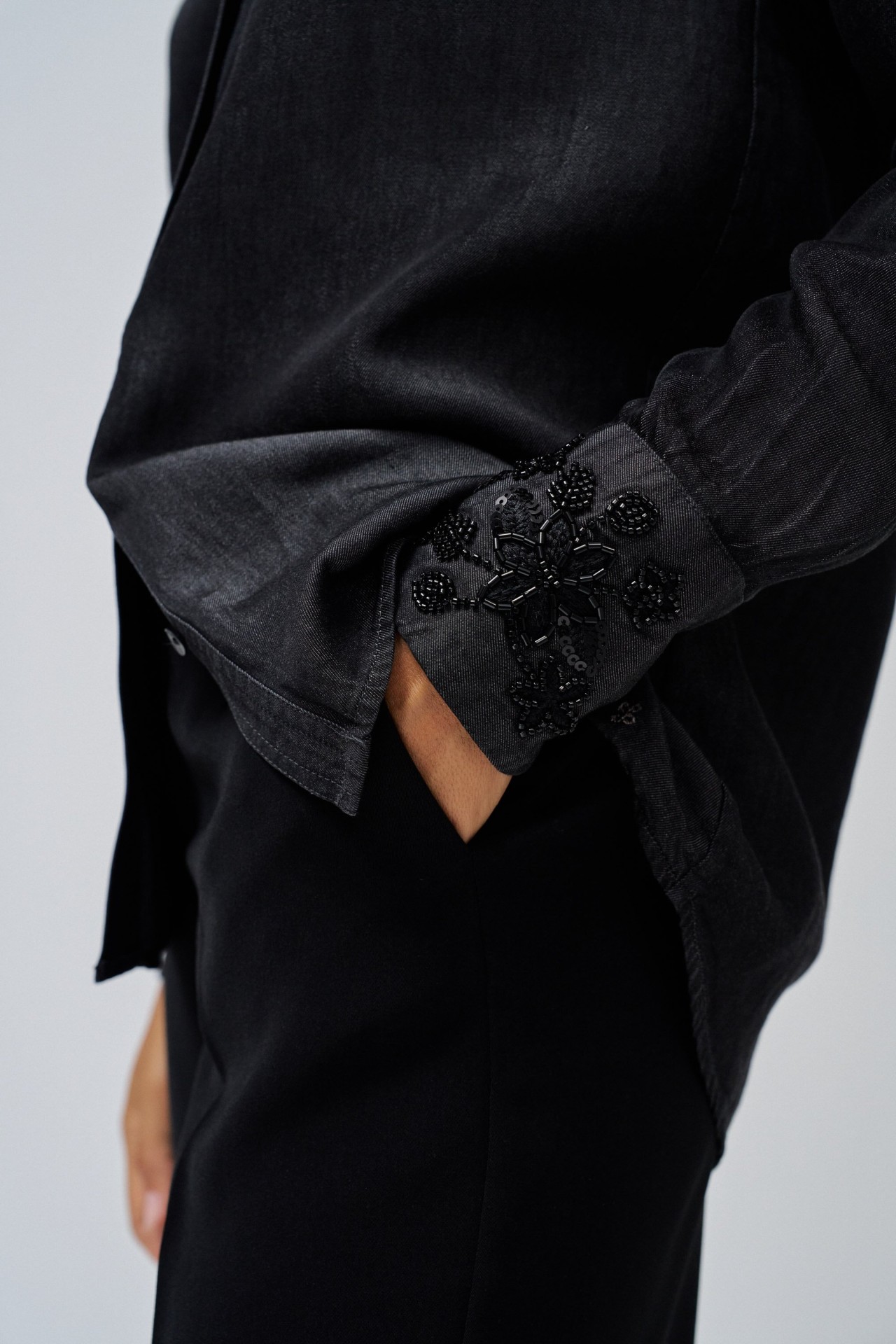 LIGHTDENIM SHIRT WITH BEAD DETAIL