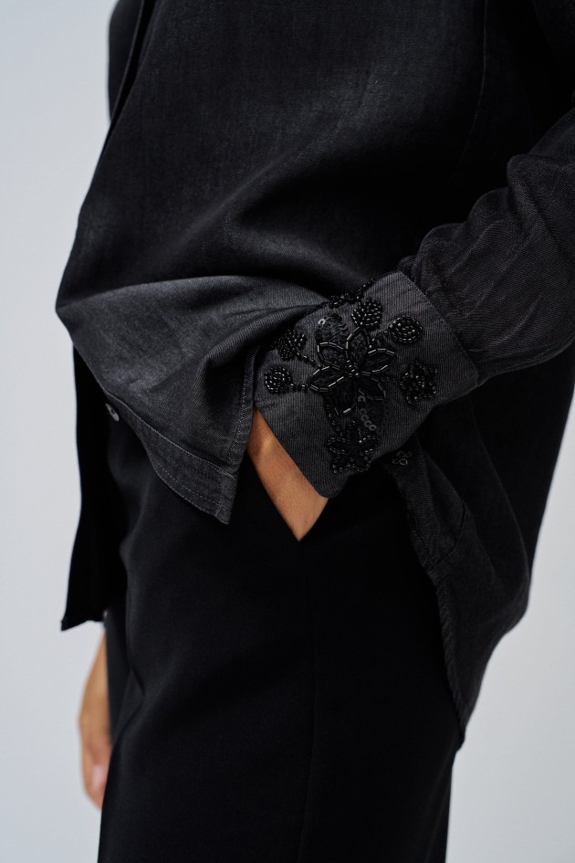 LIGHTDENIM SHIRT WITH BEAD DETAIL
