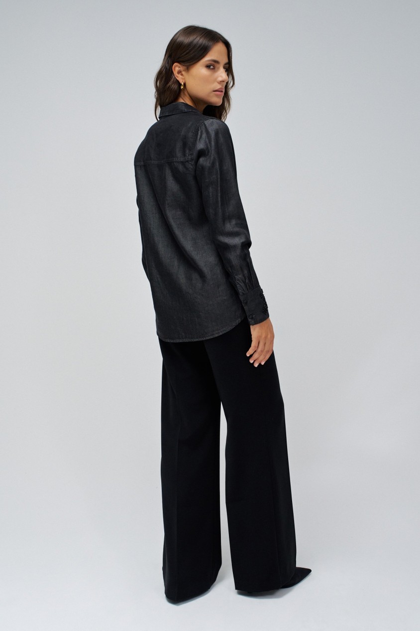 BLUSE AUS LIGHTDENIM MIT PAILLETTENVERZIERUNG