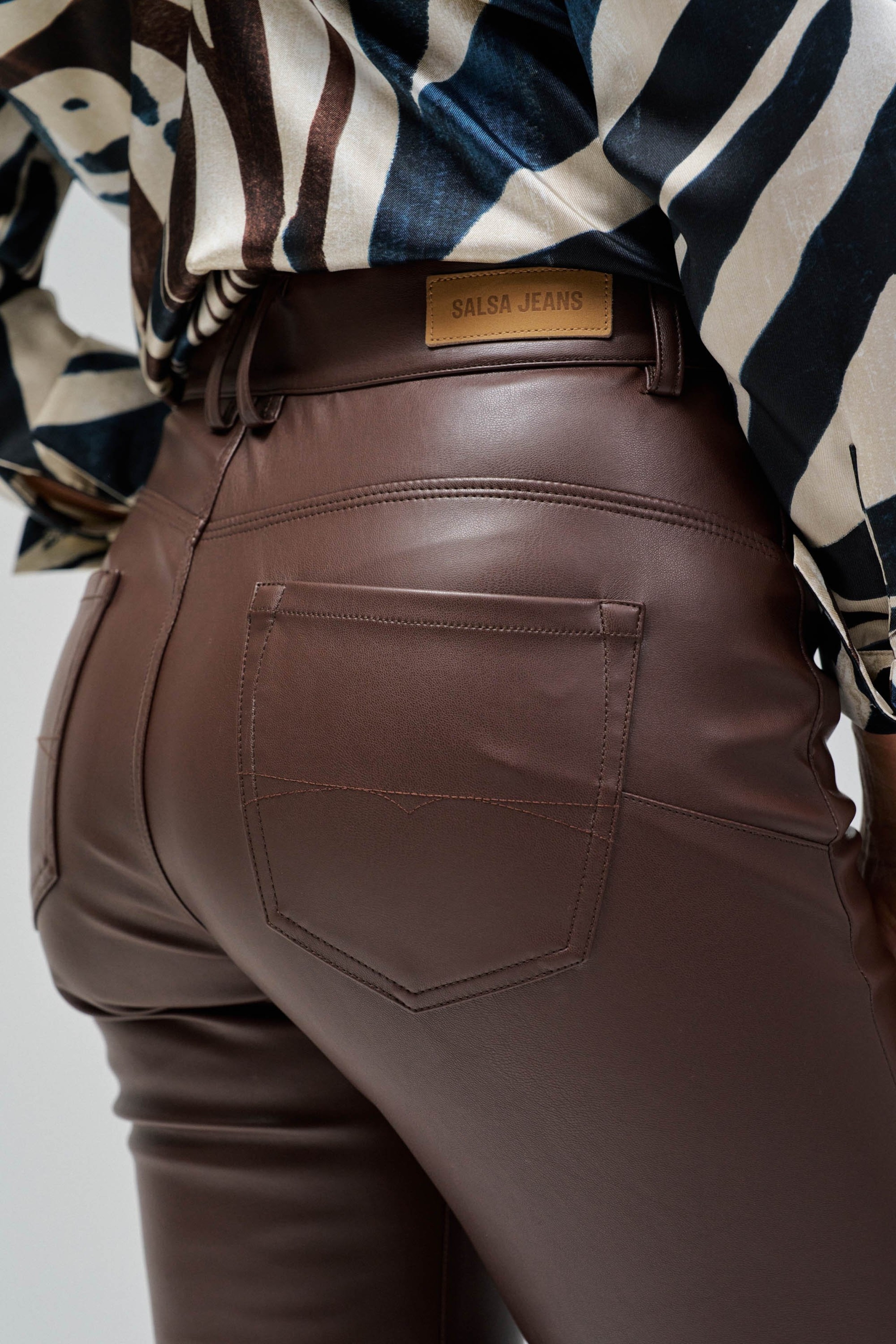 CALÇAS FAITH PUSH IN FLARE EFEITO PELE