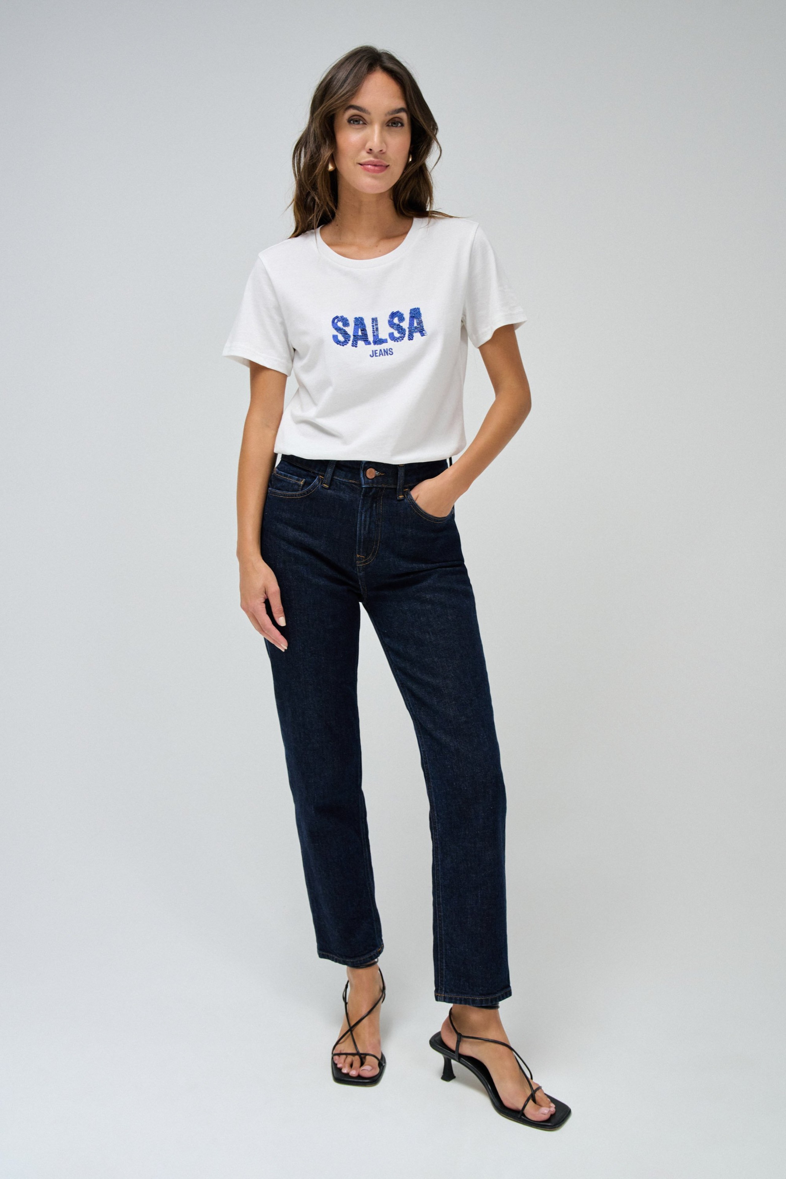 T-SHIRT MIT BRANDING