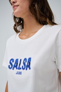 T-SHIRT MIT BRANDING