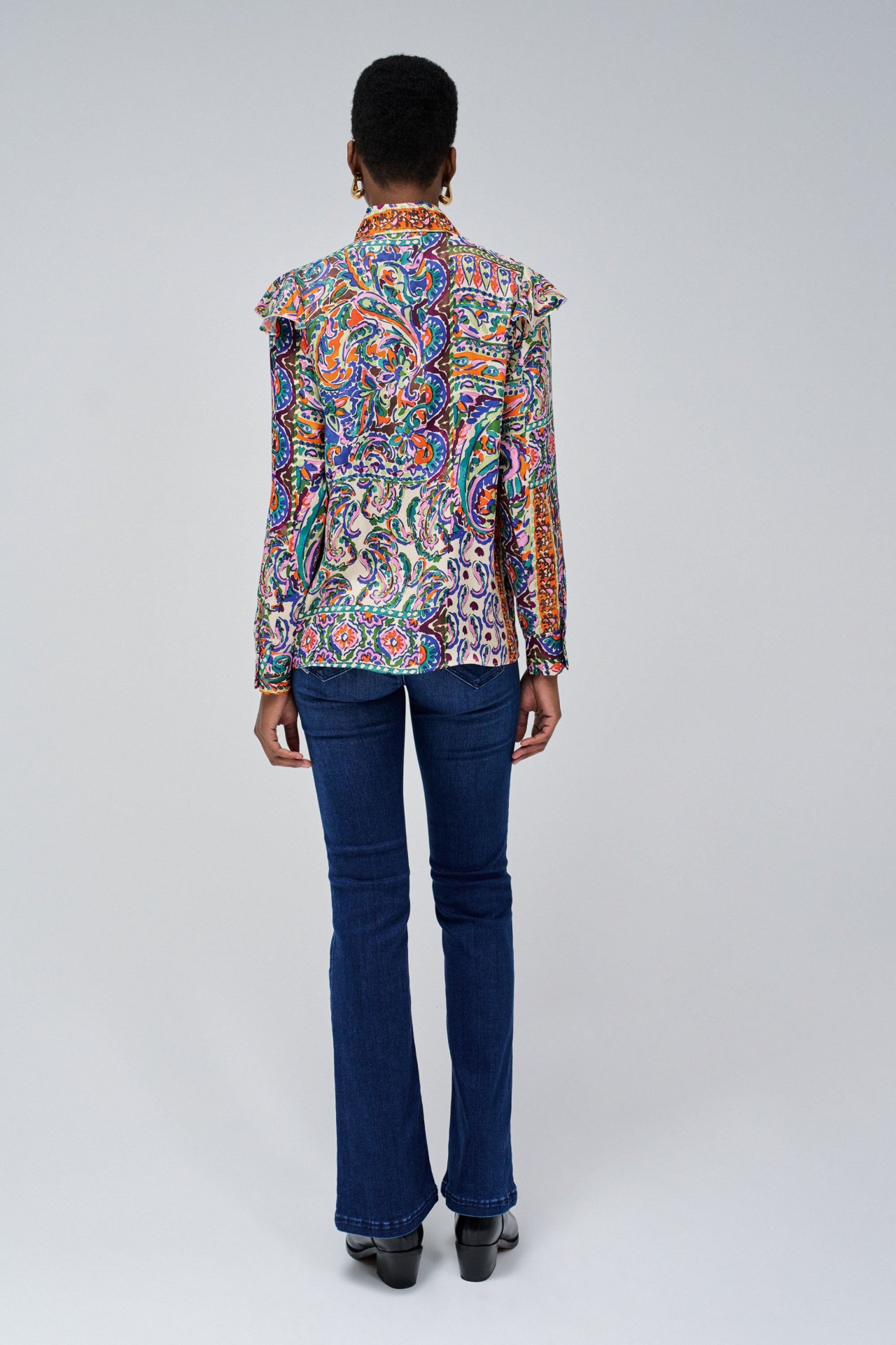 CHEMISE EN SATIN AVEC VOLANTS