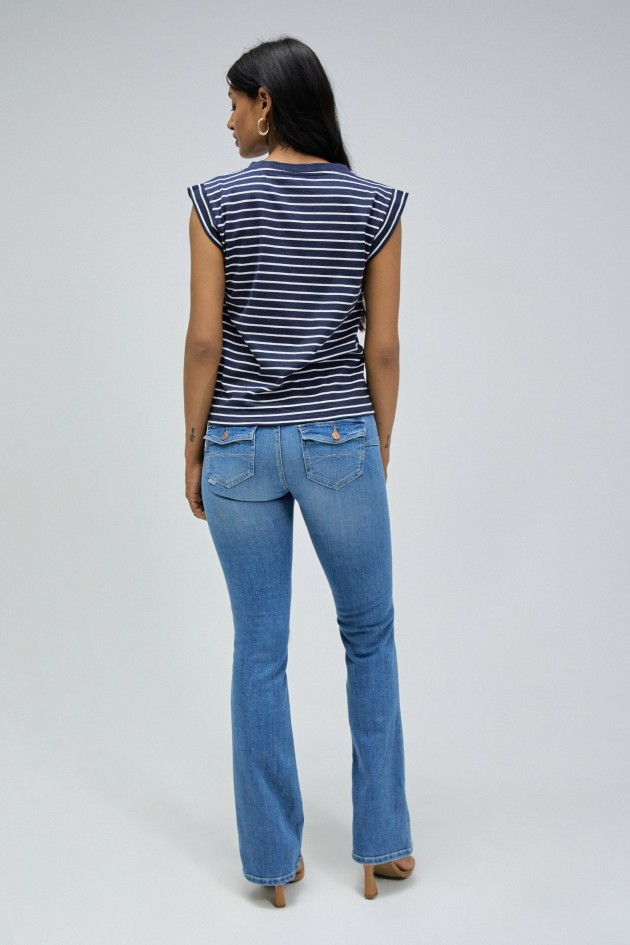 CAMISETA DE MARINERO Y BOTONES METÁLICOS