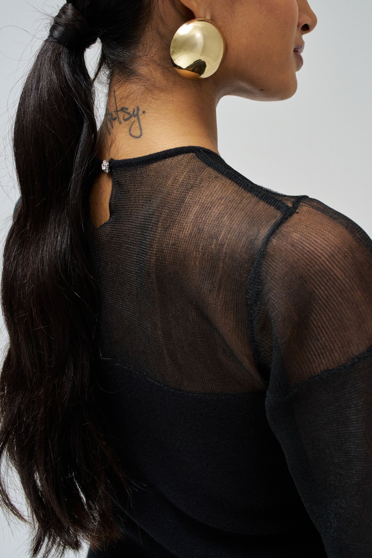 VESTIDO JUSTO DE MALHA COM TRANSPARÊNCIAS