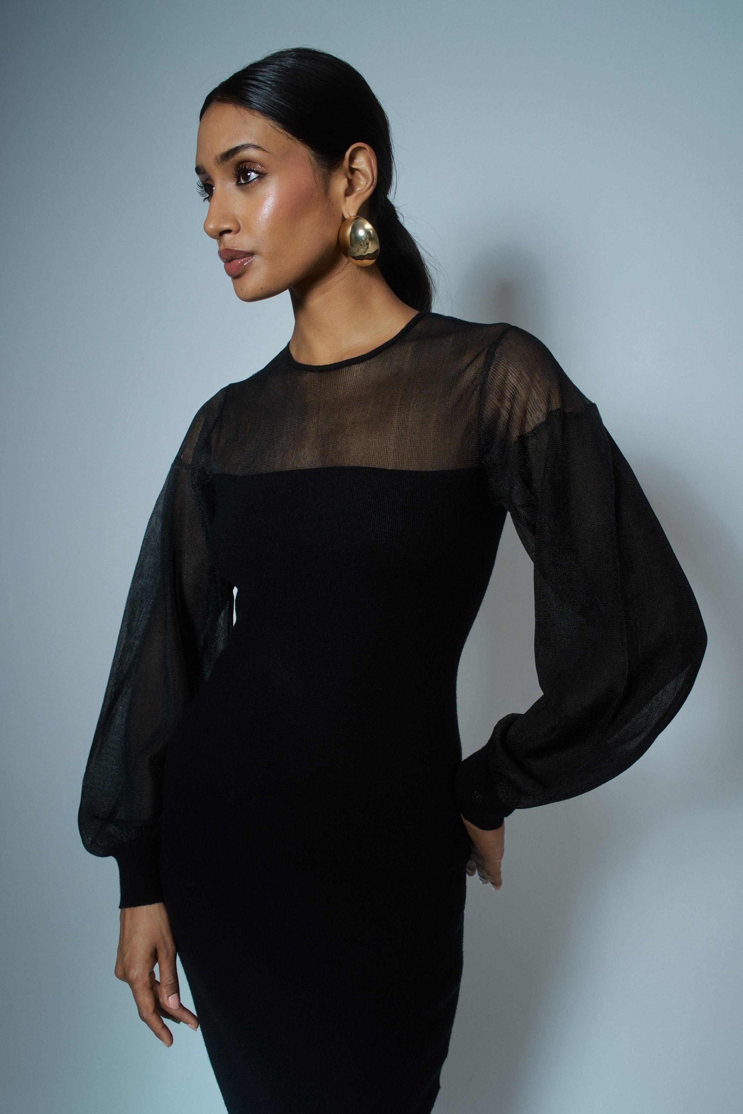 VESTIDO JUSTO DE MALHA COM TRANSPARÊNCIAS