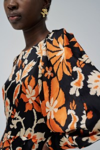 VESTIDO JUSTO COM ESTAMPADO FLORAL
