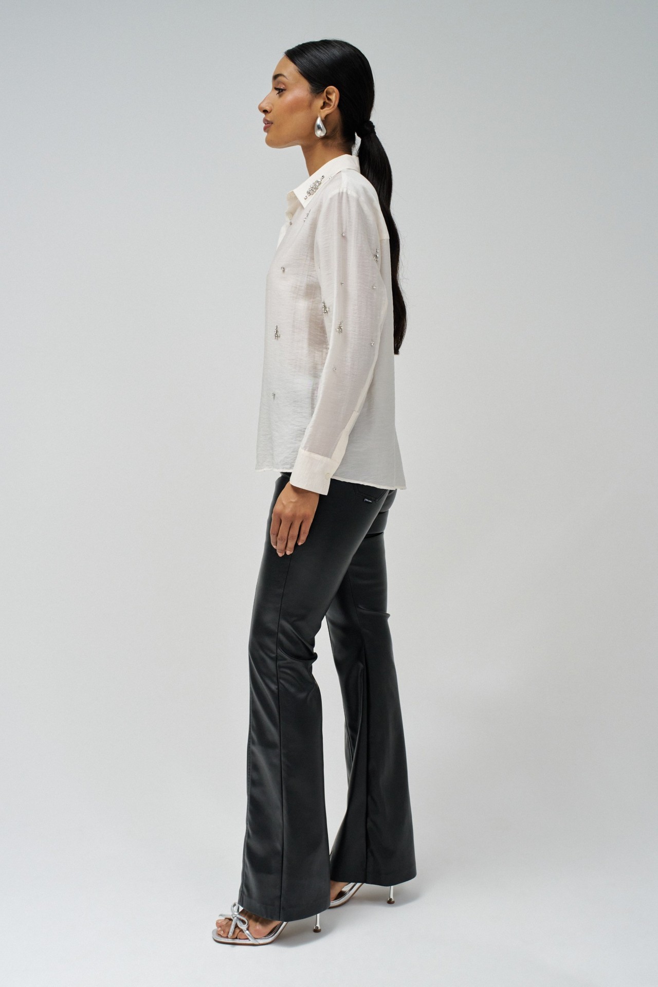 SHIRT WITH SPARKLING APPLICATIONS