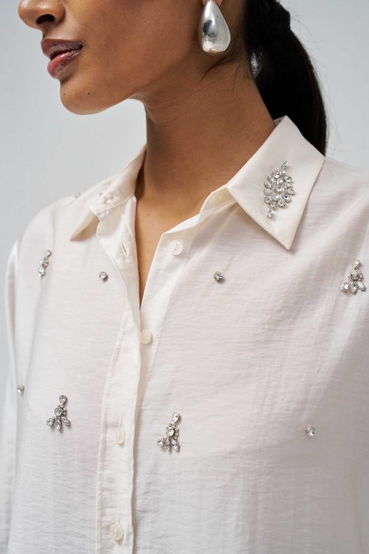 SHIRT WITH SPARKLING APPLICATIONS