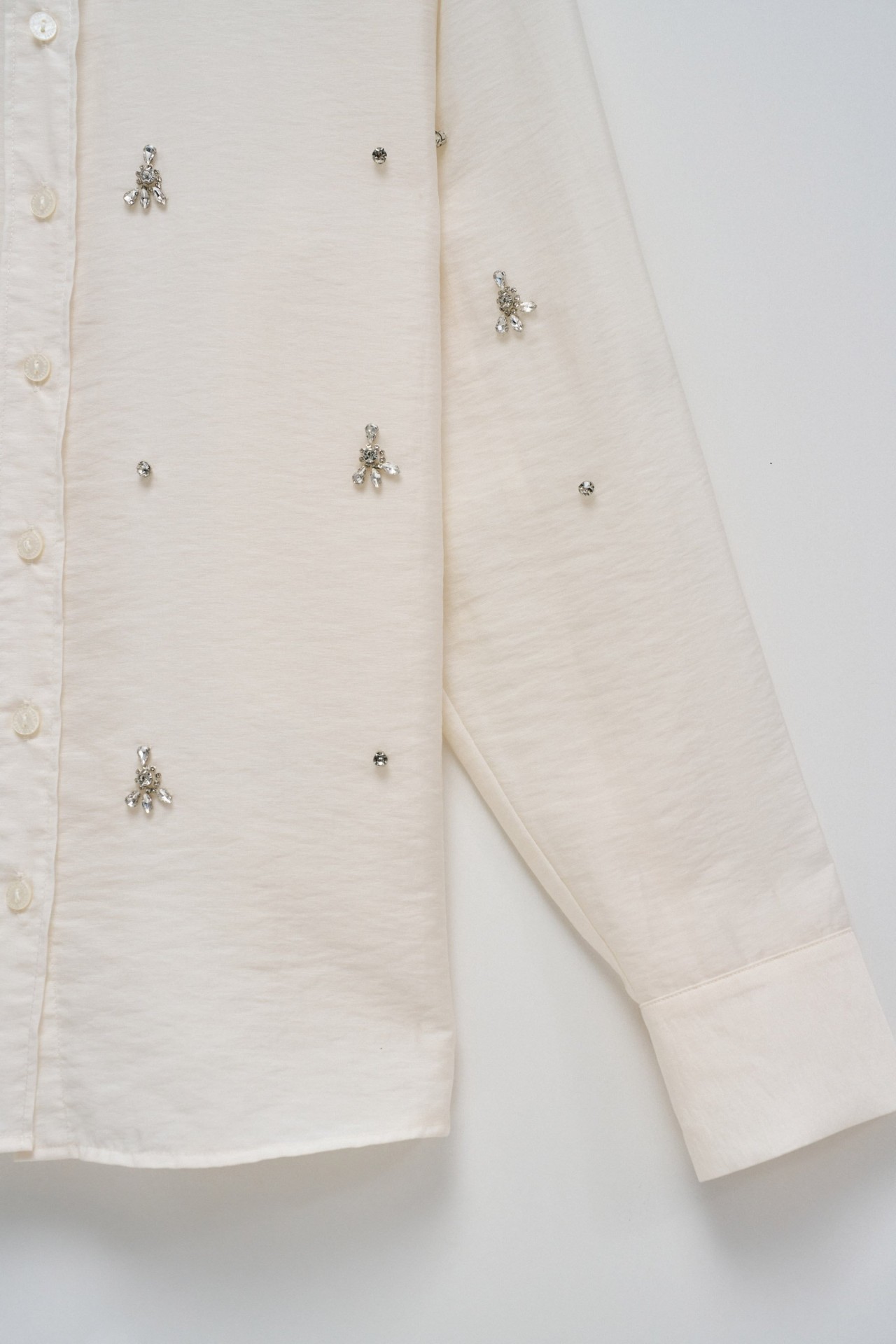 SHIRT WITH SPARKLING APPLICATIONS