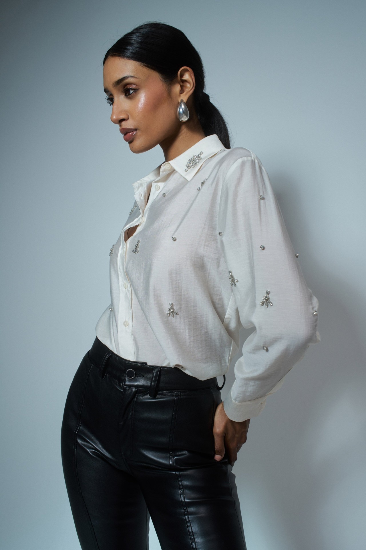 SHIRT WITH SPARKLING APPLICATIONS