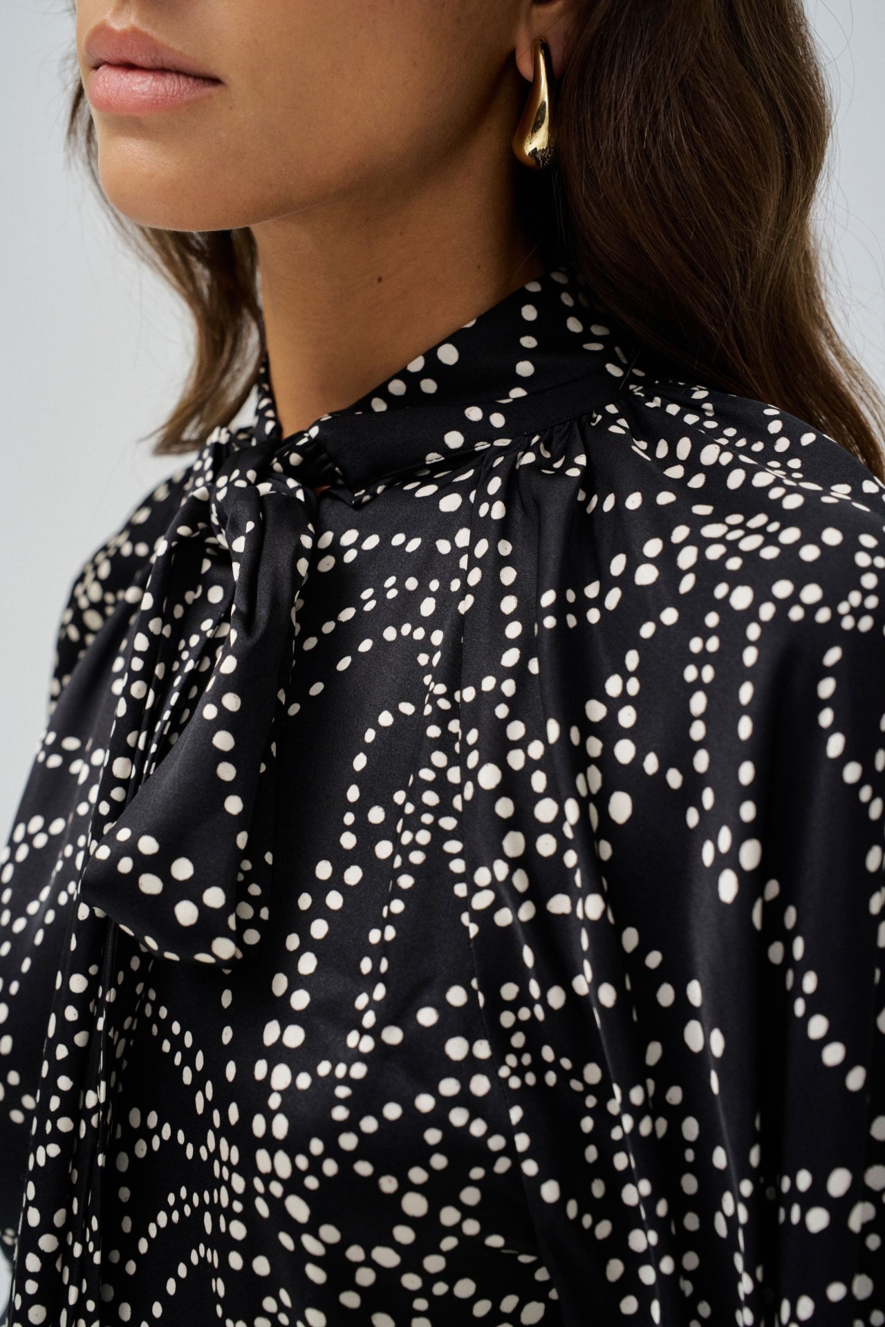 BLOUSE WITH BOW DETAIL