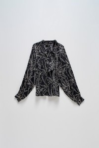 BLUSA COM DETALHE DE LAO