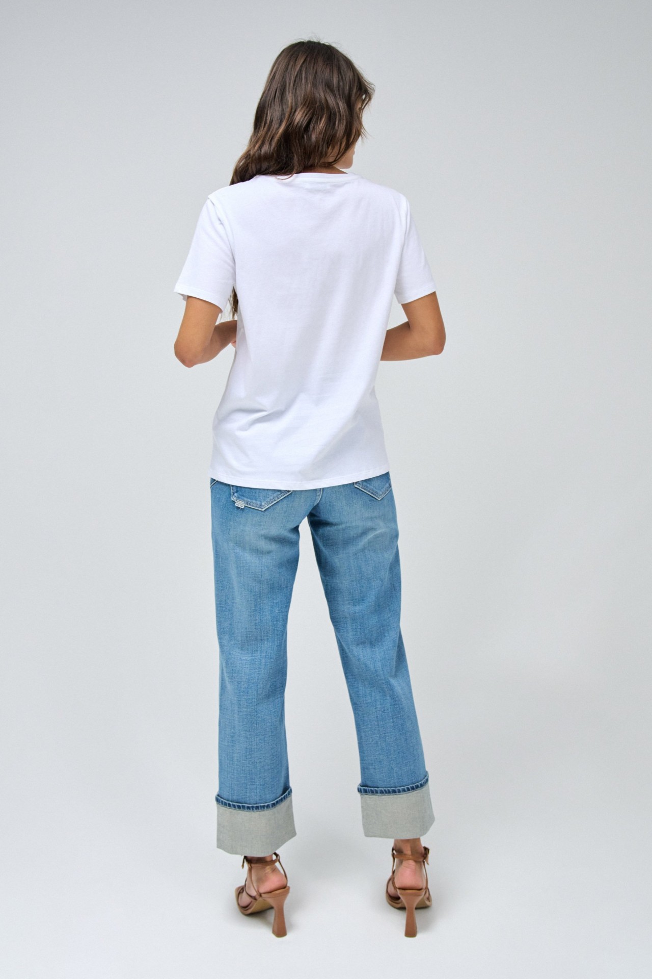 CAMISETA BLANCA CON LOGO