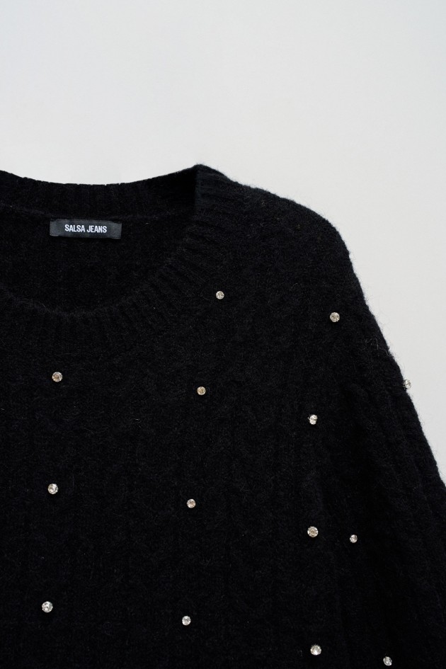 SWEATER WITH SPARKLING APPLICATIONS