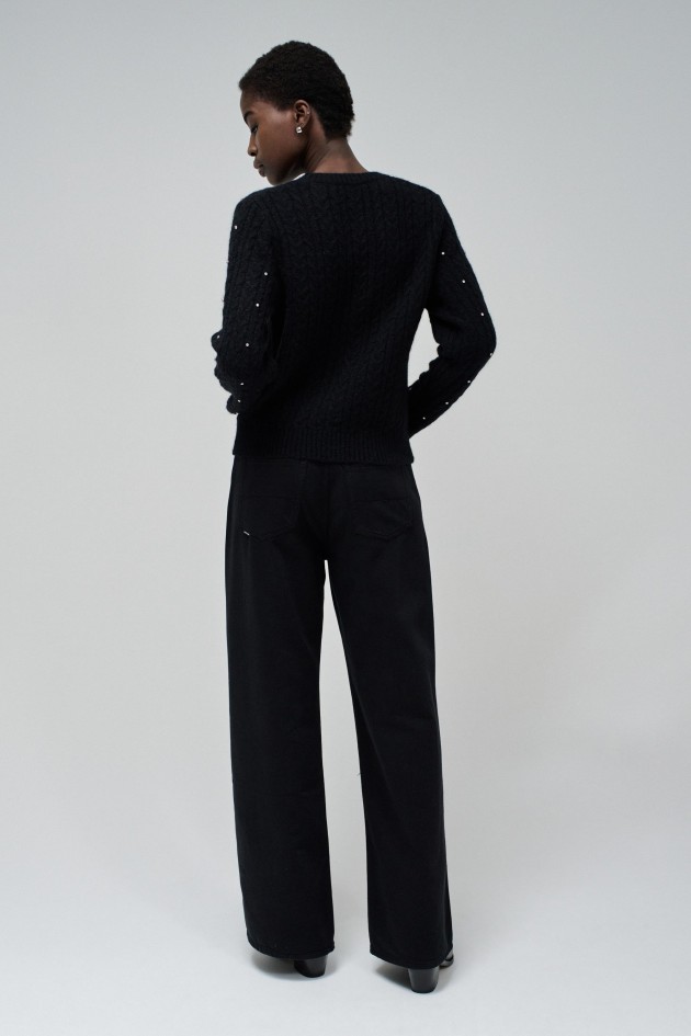 SWEATER WITH SPARKLING APPLICATIONS