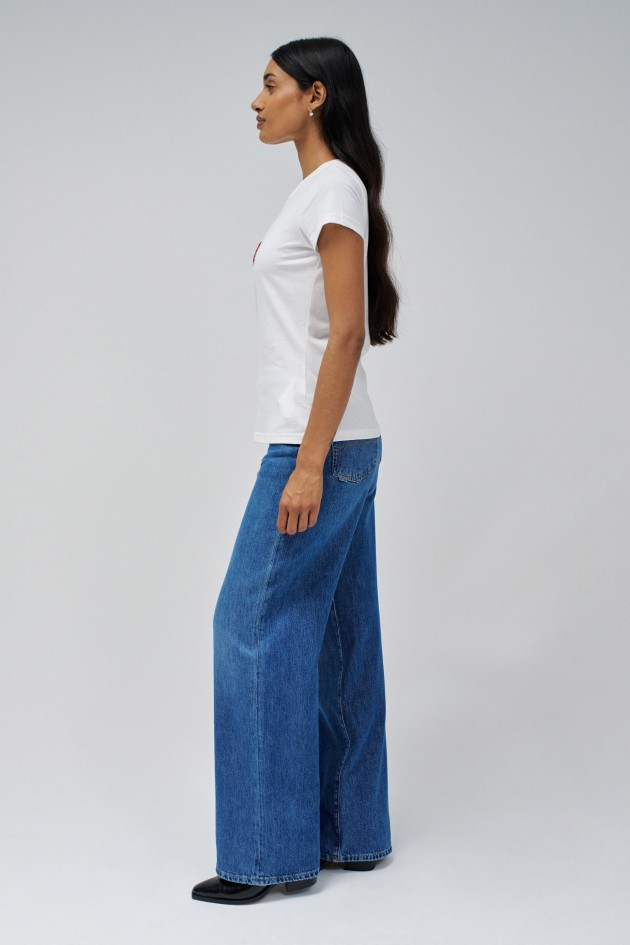 T-SHIRT MIT BRANDING