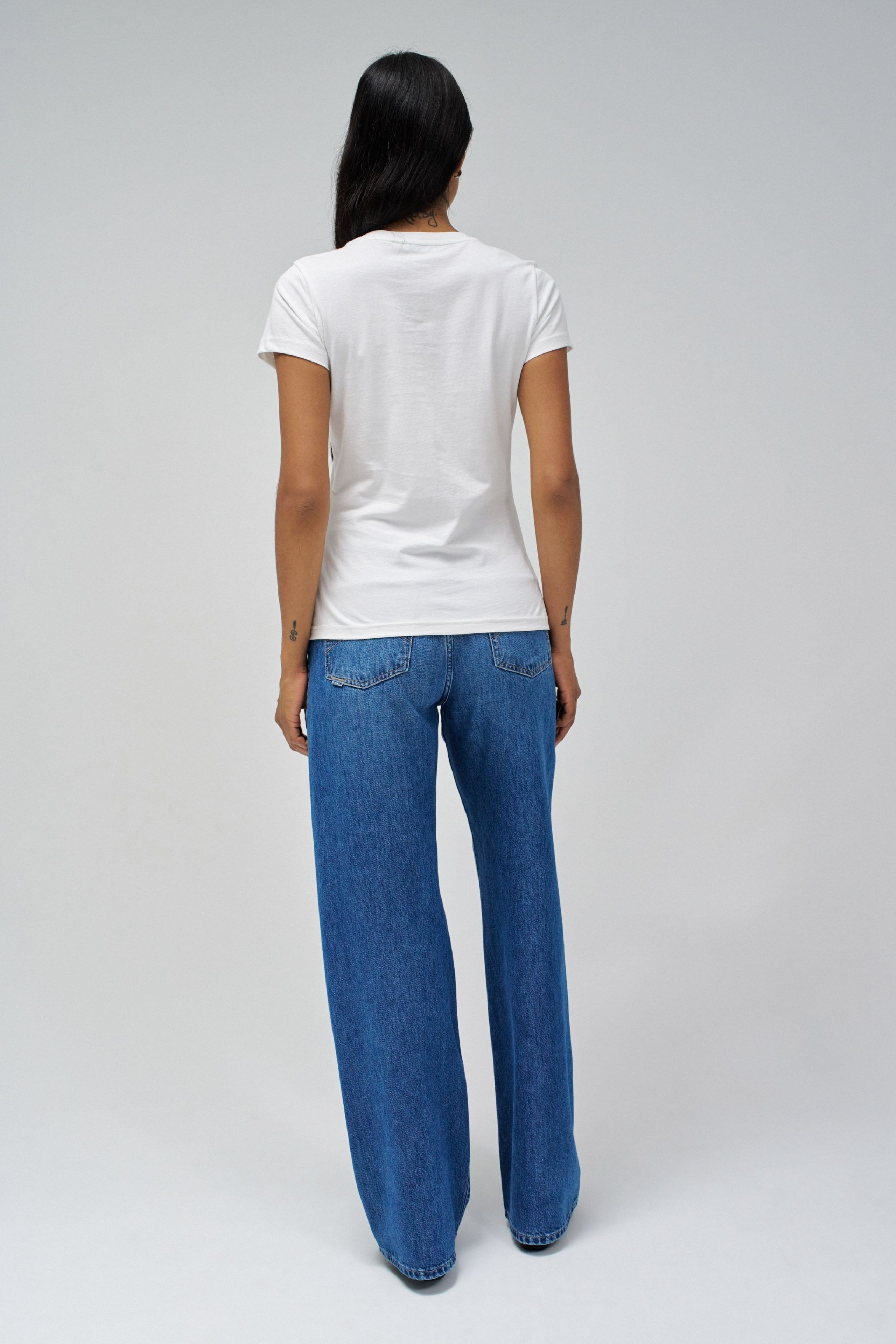 T-SHIRT MIT BRANDING