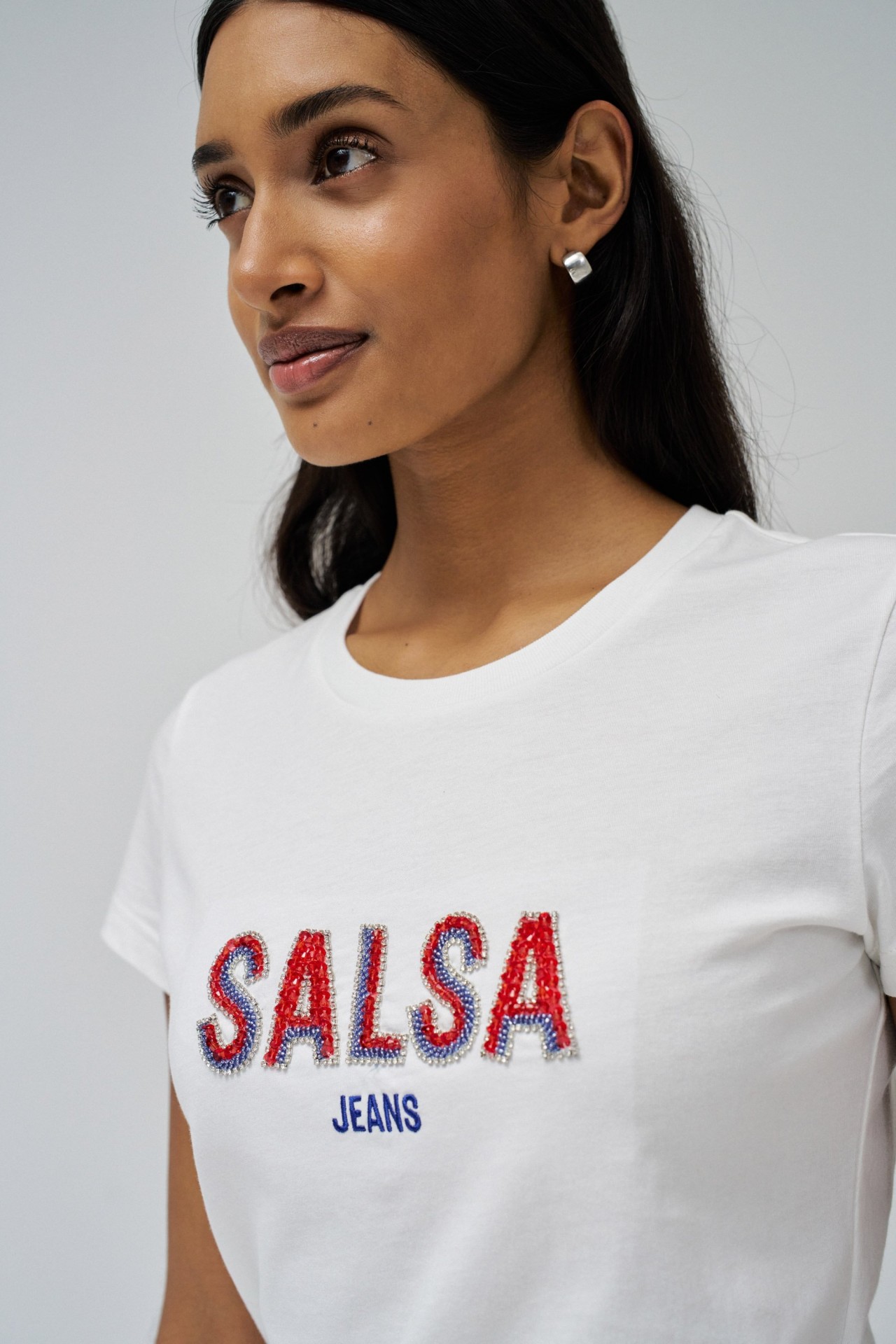 T-SHIRT MIT BRANDING