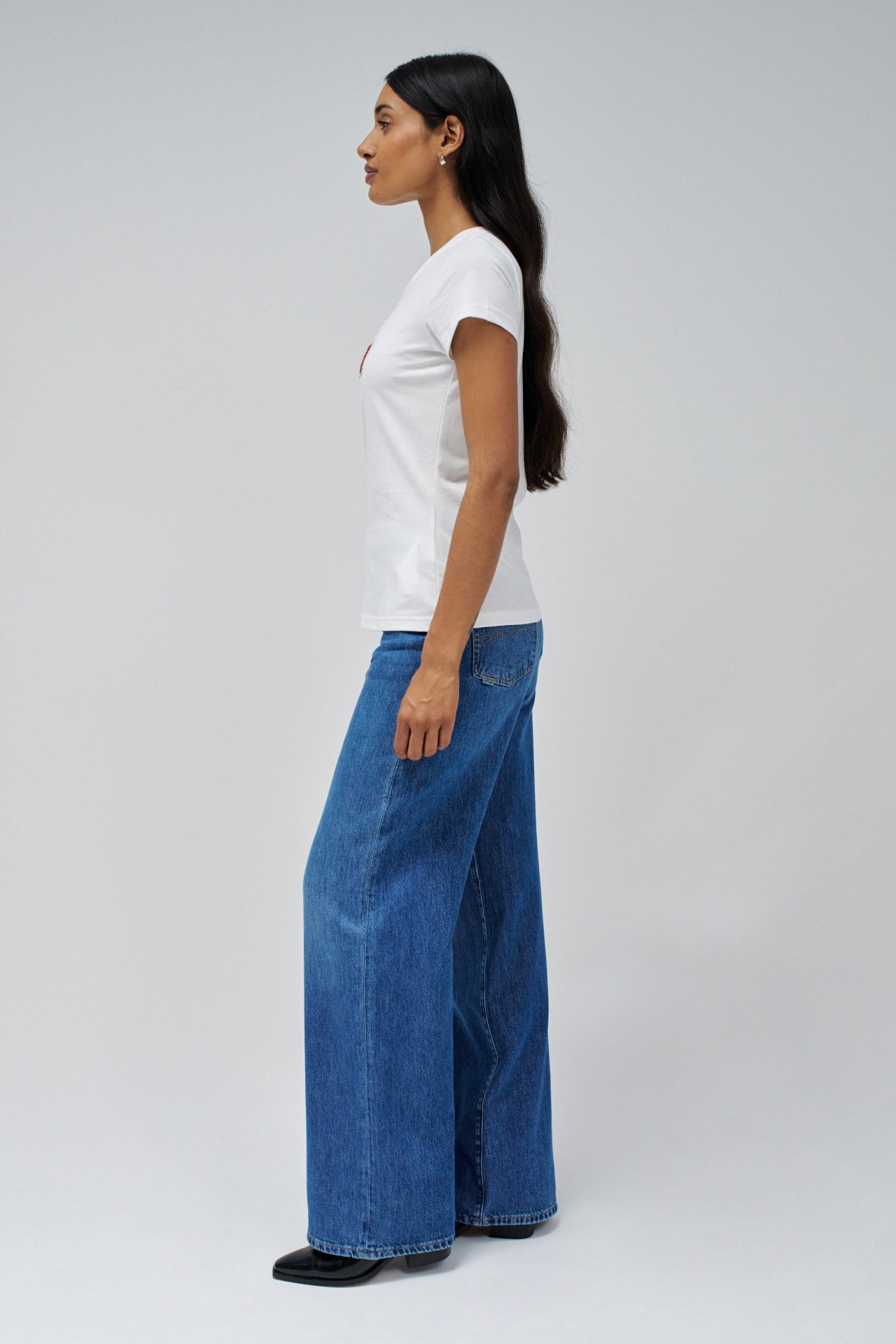 T-SHIRT MIT BRANDING