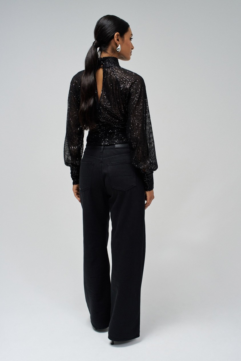 CAMISOLA COM LANTEJOULAS