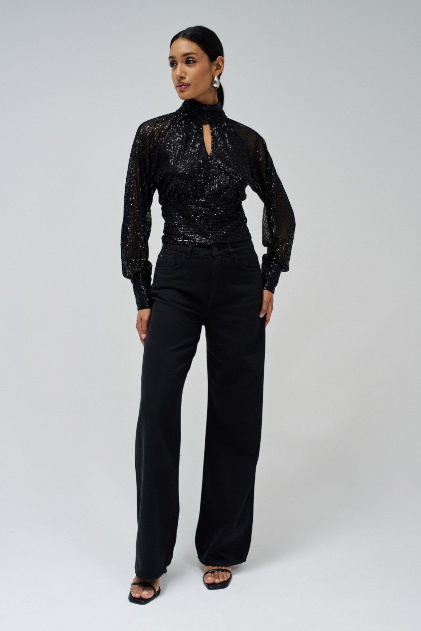 CAMISOLA COM LANTEJOULAS