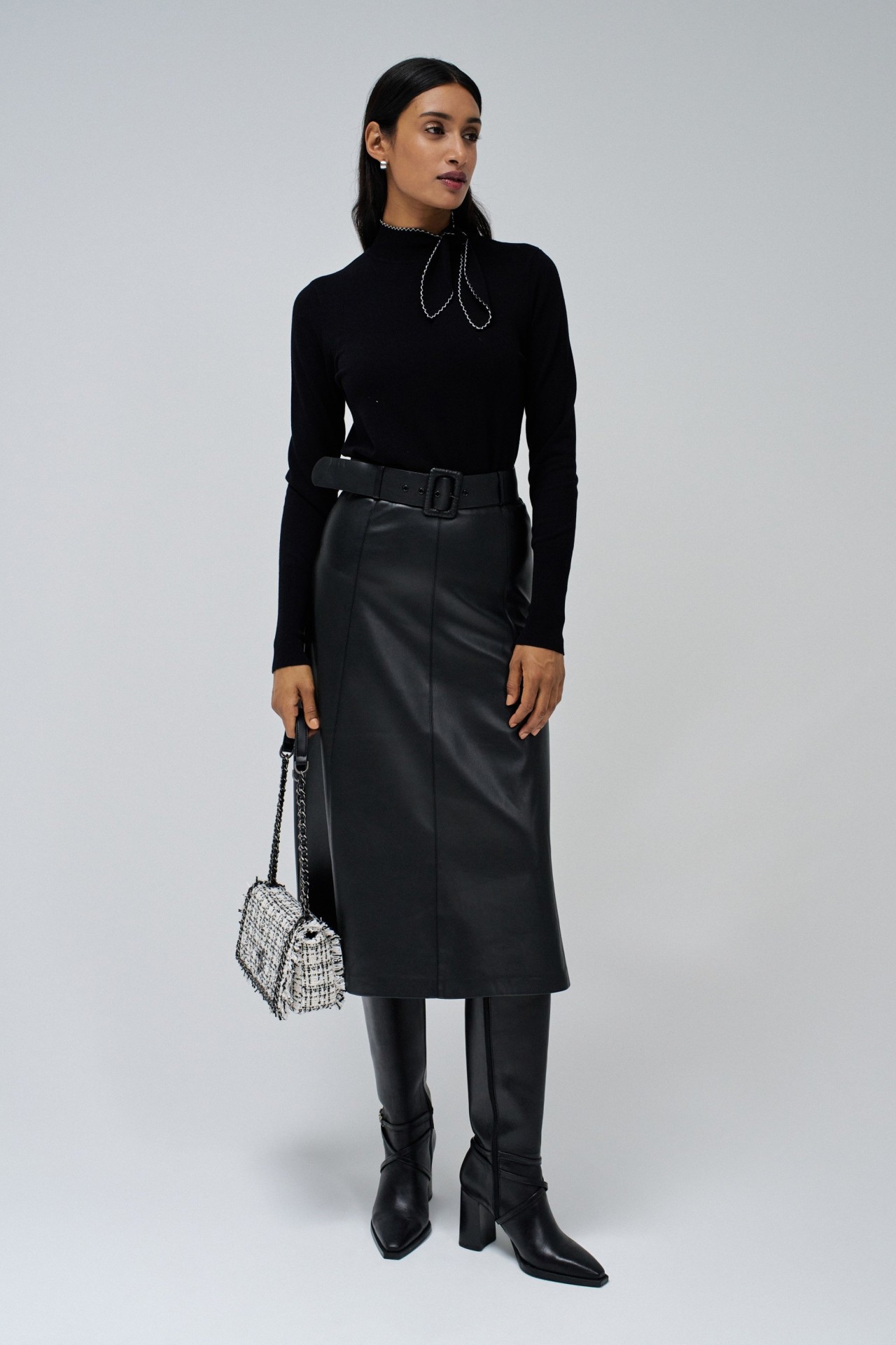 STRICKPULLOVER MIT VERZIERUNG AM KRAGEN