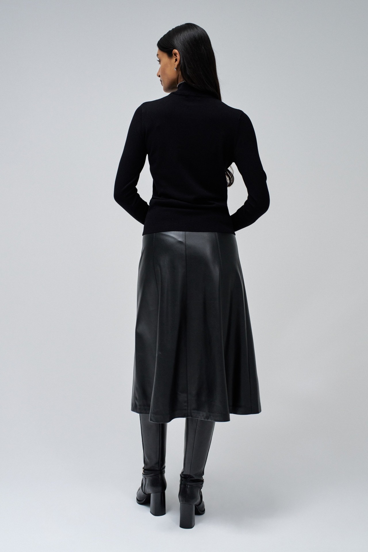 STRICKPULLOVER MIT VERZIERUNG AM KRAGEN