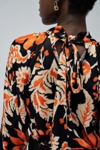 BLUSE MIT BLUMENMUSTER