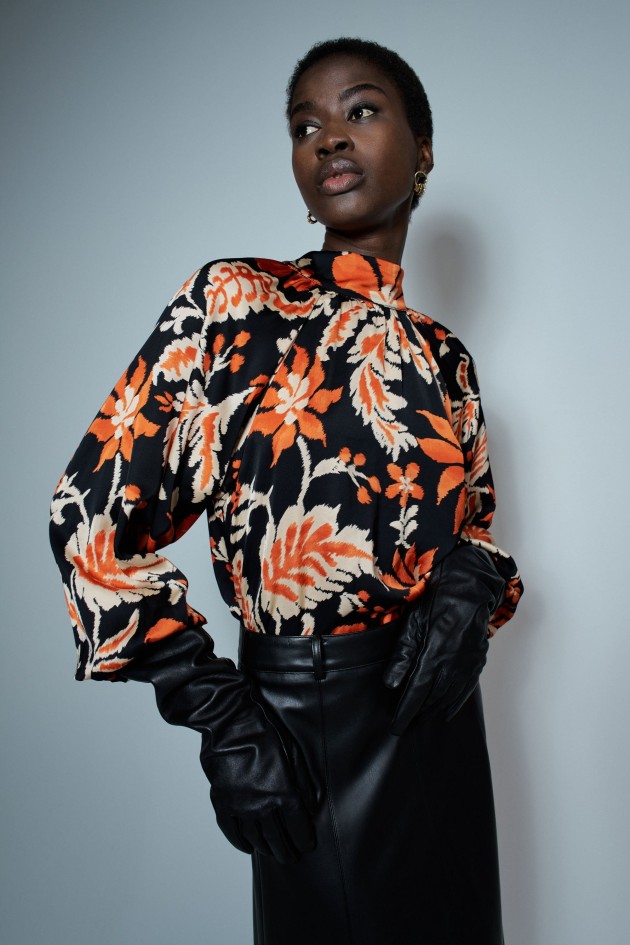 BLUSA COM ESTAMPADO FLORAL