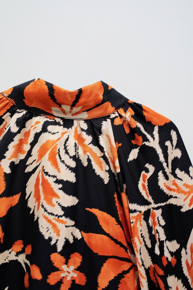 BLUSA COM ESTAMPADO FLORAL