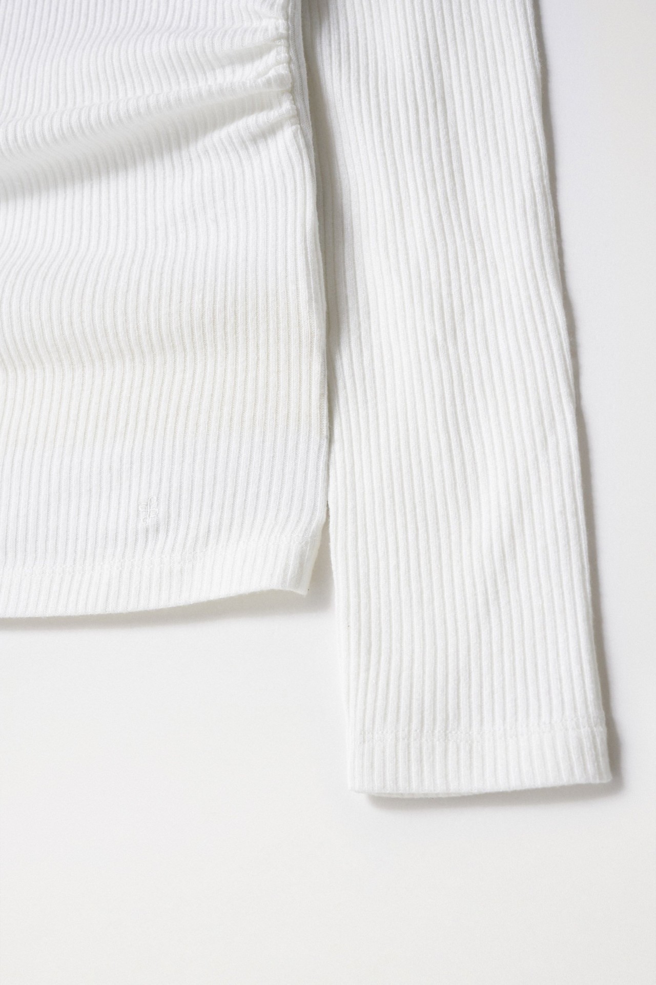 JERSEY DE PUNTO CON APLIQUE