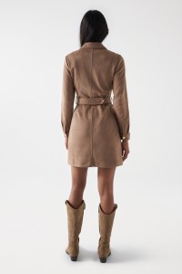 ROBE COURTE EN DAIM AVEC CEINTURE
