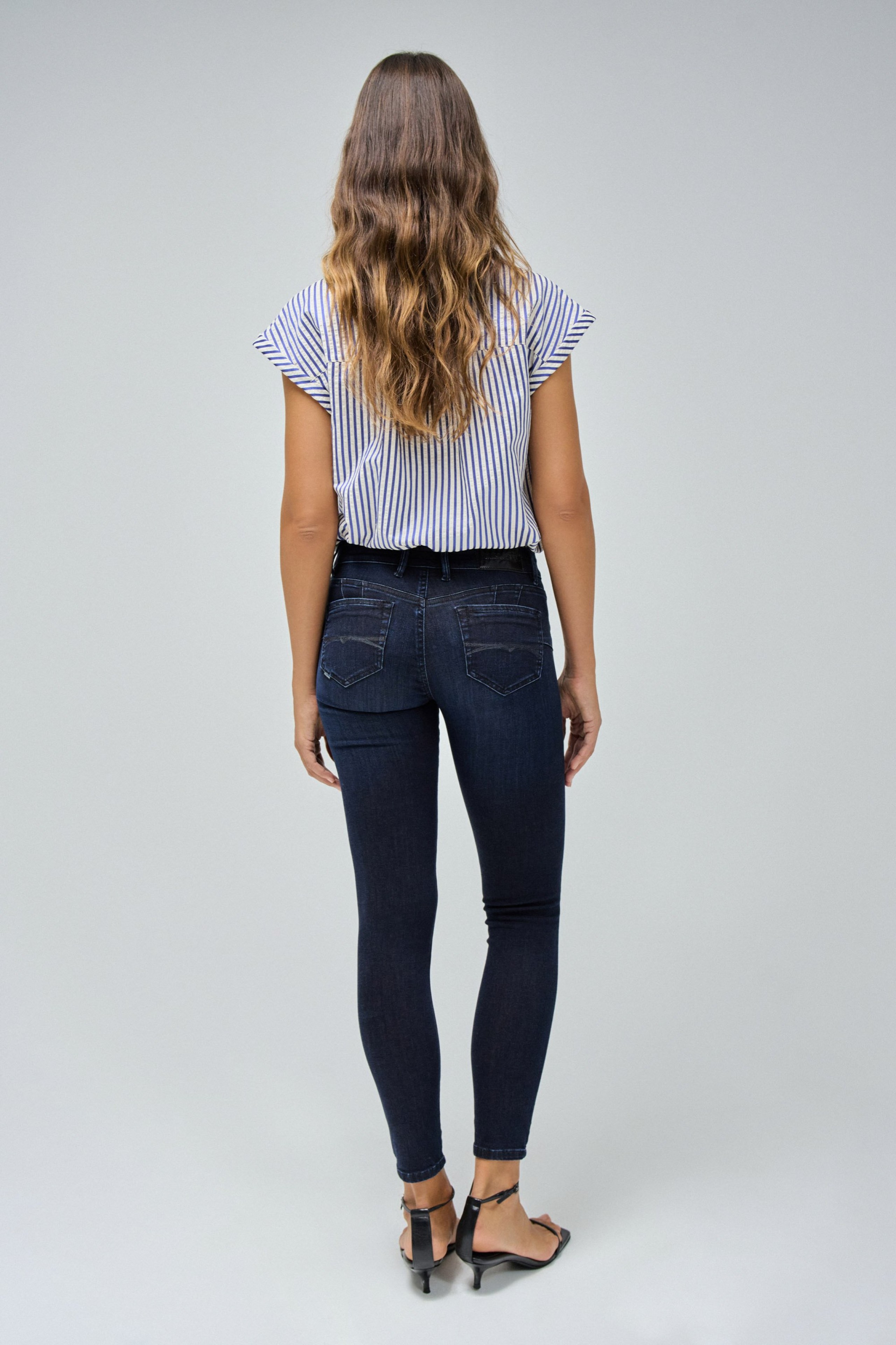WONDER PUSH UP SKINNY JEANS