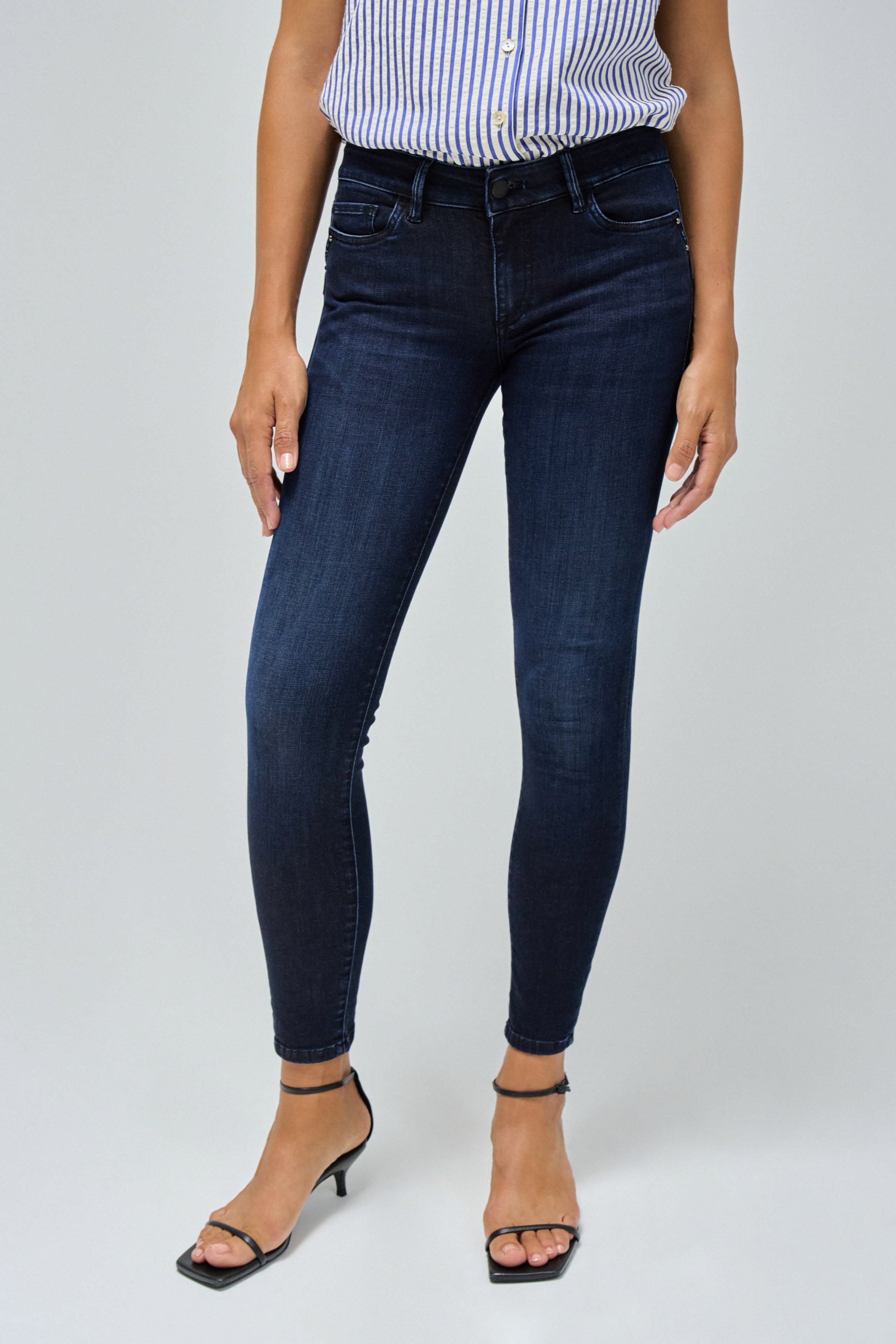 WONDER PUSH UP SKINNY JEANS