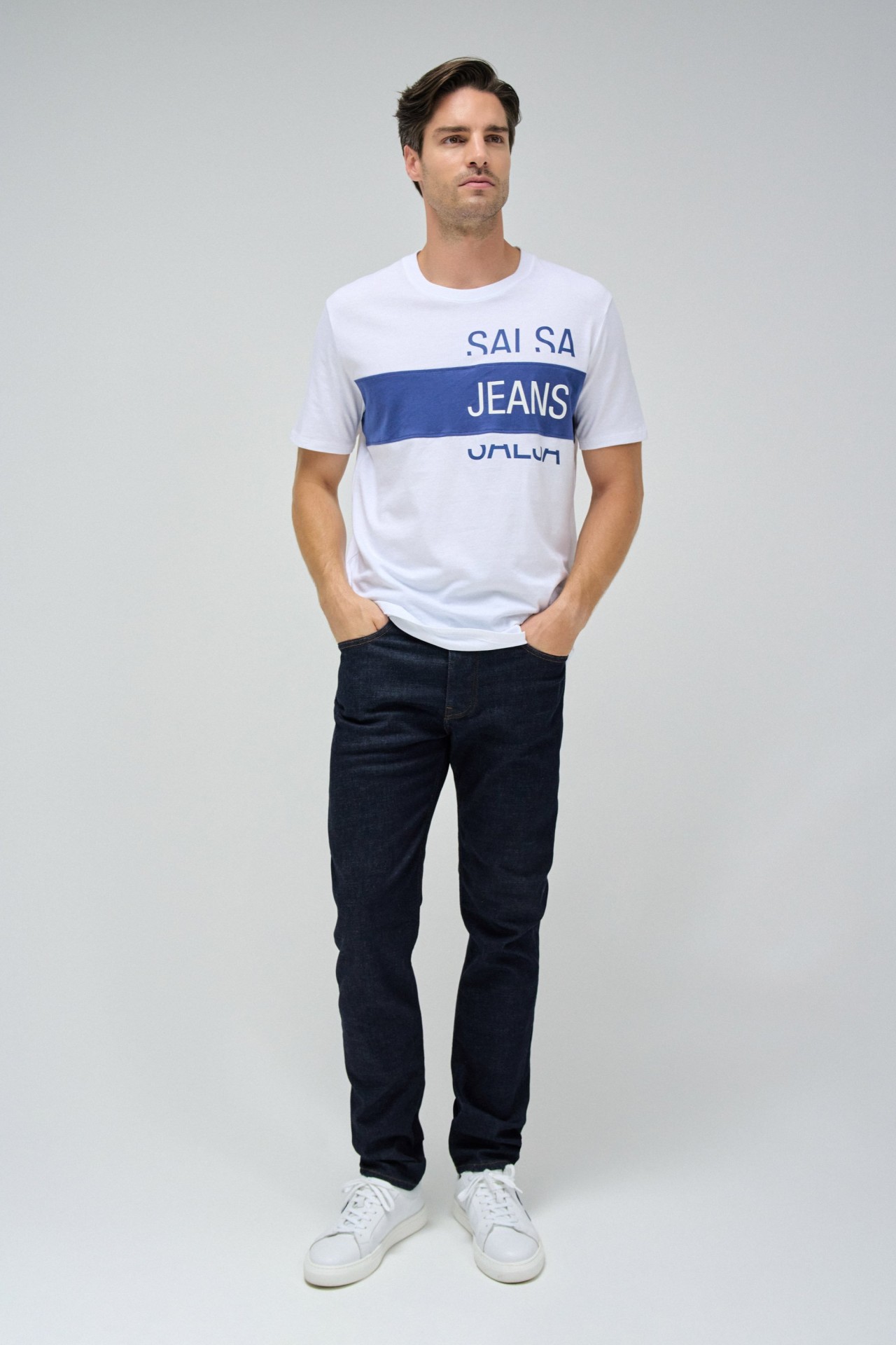 T-SHIRT WITH BRANDING