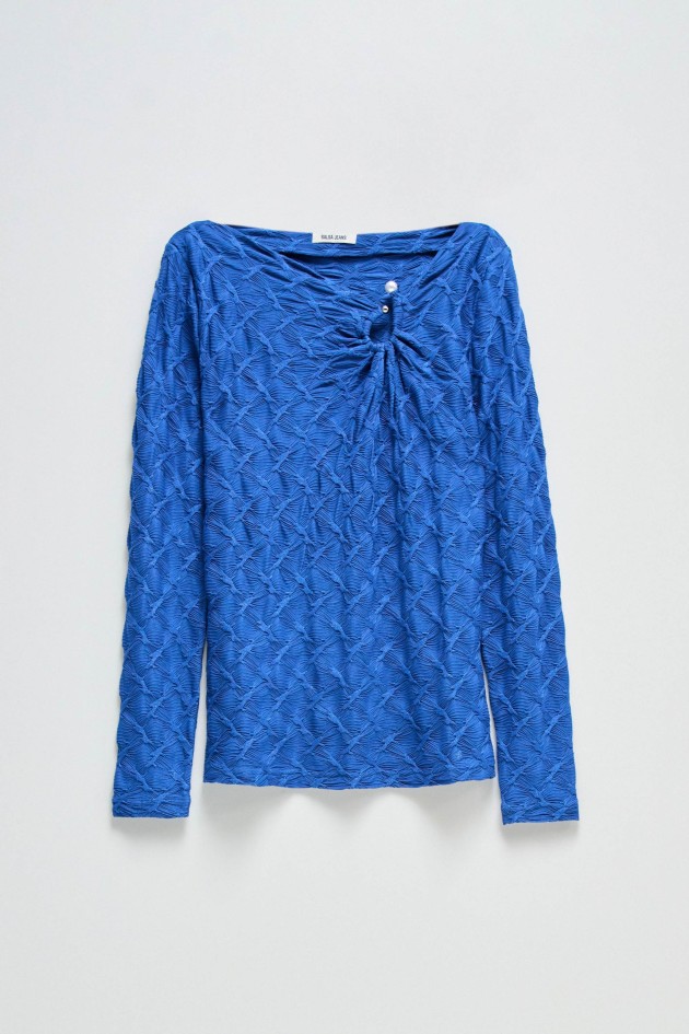 CAMISOLA TEXTURADA CON DETALLE METÁLICO