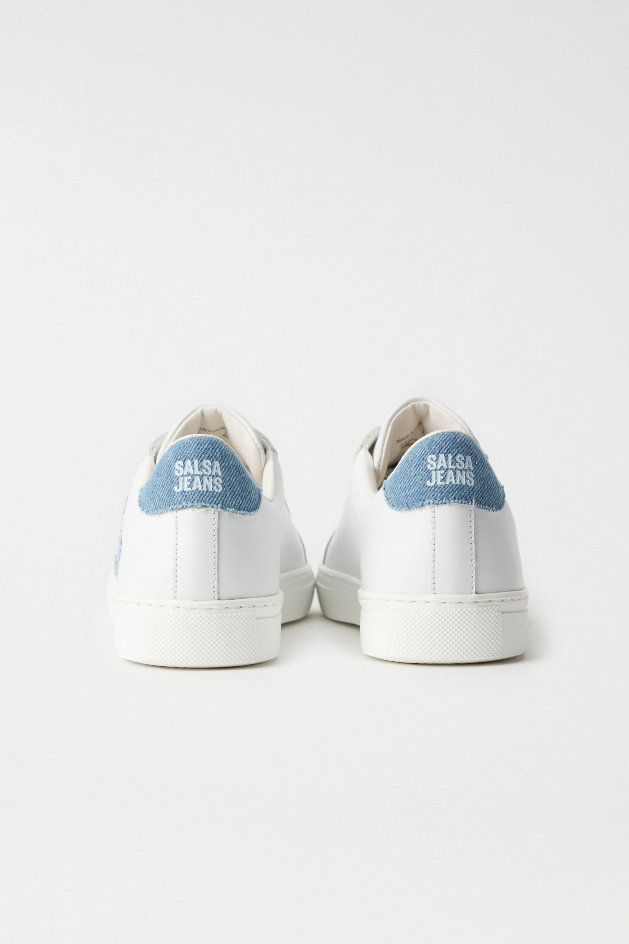 SAPATILHAS COM BRANDING EM DENIM