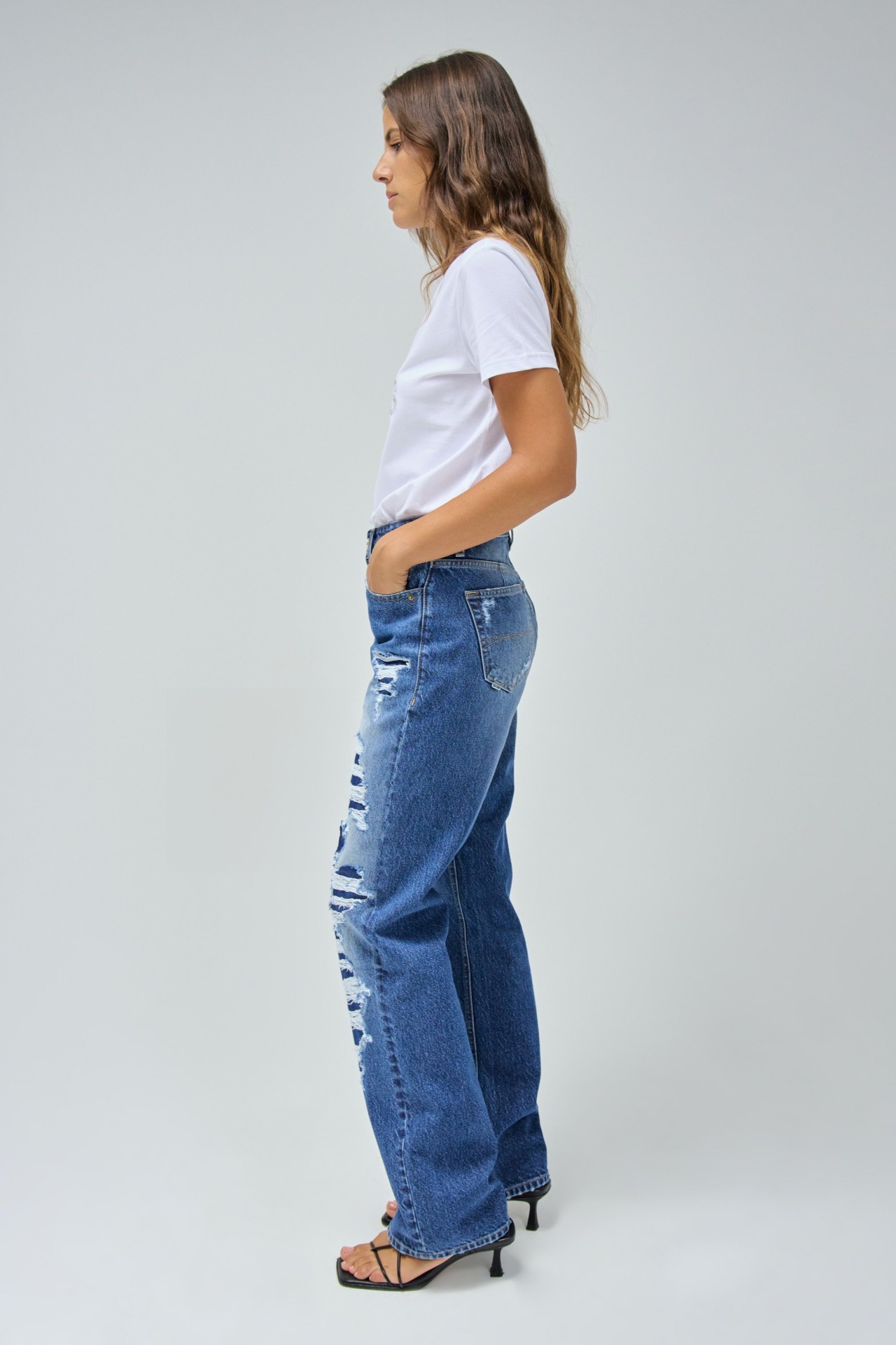 TRUE STRAIGHT WITH RIPS JEANS