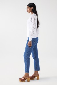 PULLOVER MIT RMELN AUS LOCHSTICKEREI